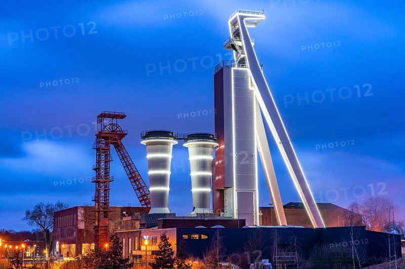 Shaft of the former Schlägel & Eisen coal mine, shaft 3/4/7, Herten, North Rhine-Westphalia, Germany, Shaft of the former Schlägel & Eisen coal mine, shaft 3/4/7, illumination, illumination of shaft 4, Herten, North Rhine-Westphalia, Germany, Europe