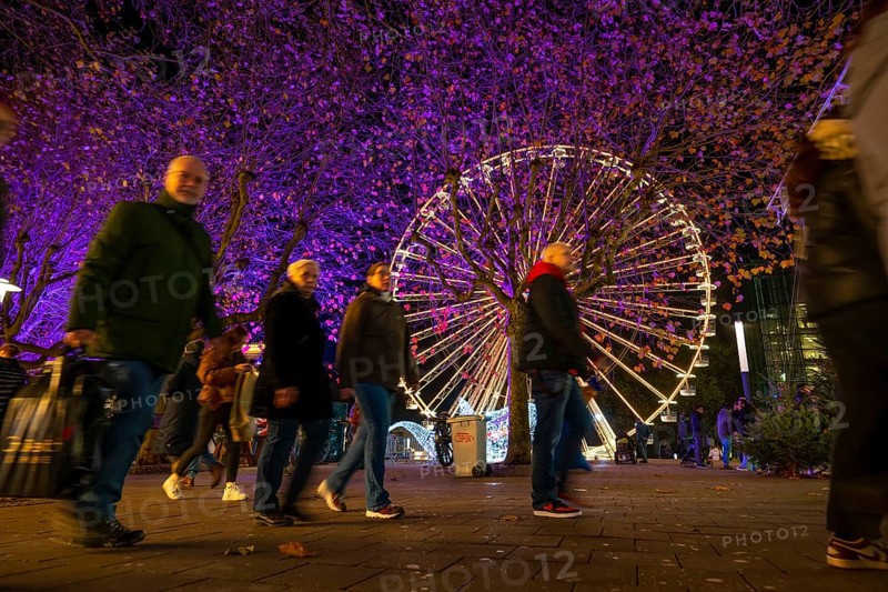 Pre-Christmas season, Christmas market in the city centre of Essen, Kettwiger Straße, Ferris wheel on Burgplatz, North Rhine-Westphalia, Germany, Europe