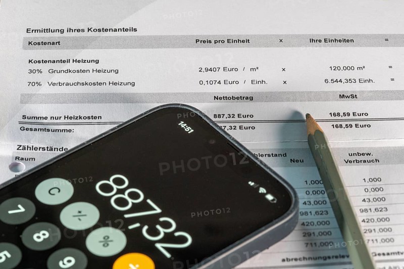 Symbolic image of service charge statement, heating cost statement, rental costs, list of incidental rental costs