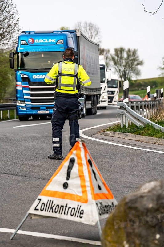 Joint inspection by customs and police, on the A3 motorway towards Cologne, at the Stindertal service area, focus on smuggling, theft, drug and smuggling crime, customs violations and illegal tuning, North Rhine-Westphalia, Germany, Europe