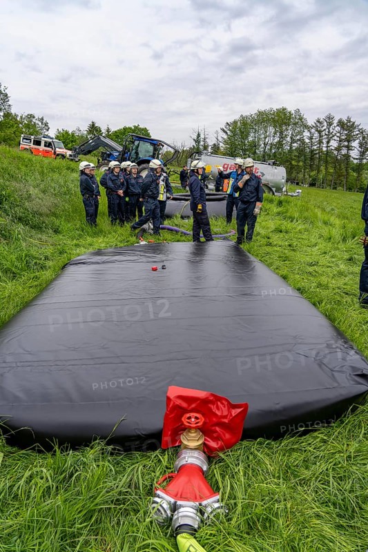 Forest fire-fighting exercise by the Essen fire brigade, the water supply was rehearsed over longer distances to the scene, water basins were set up there from which a fire-fighting helicopter can take water, 10 cubic metres capacity, North Rhine-Westphalia, Germany, Europe