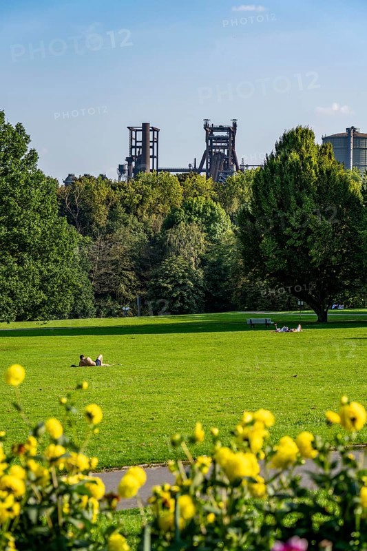 Westfalenpark, at 70 hectares one of the largest city centre parks in Europe, view of blast furnace 5 on Phönix West, former steelworks, Dortmund North Rhine-Westphalia, Germany, Europe