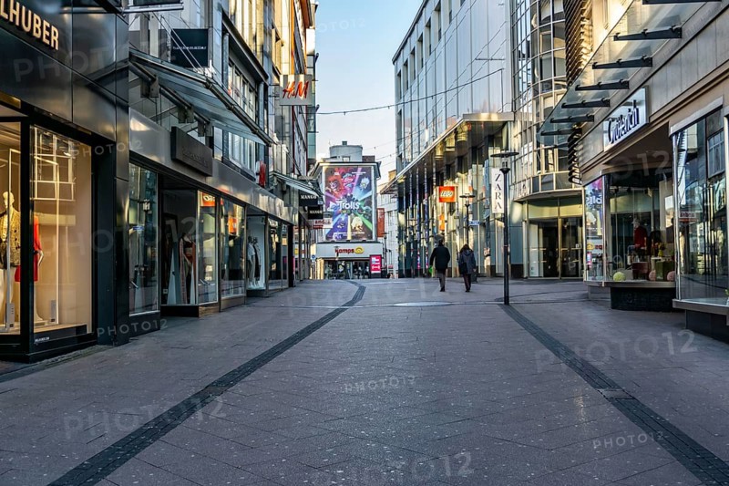 Deserted city centre, pedestrian zone, Limbecker Straße, effects of the corona crisis in Germany, Essen