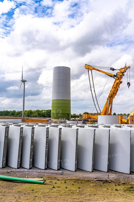 Wind turbine repowering, in the Issum-Oermten wind farm, 9 wind turbines in operation for over 20 years (Enercon model series E-58) in the background are being replaced by 4 new turbines (type Enercon E-160), which will then generate 4 times more electricity than the old 9 wind turbines, North Rhine-Westphalia, Germany, Europe