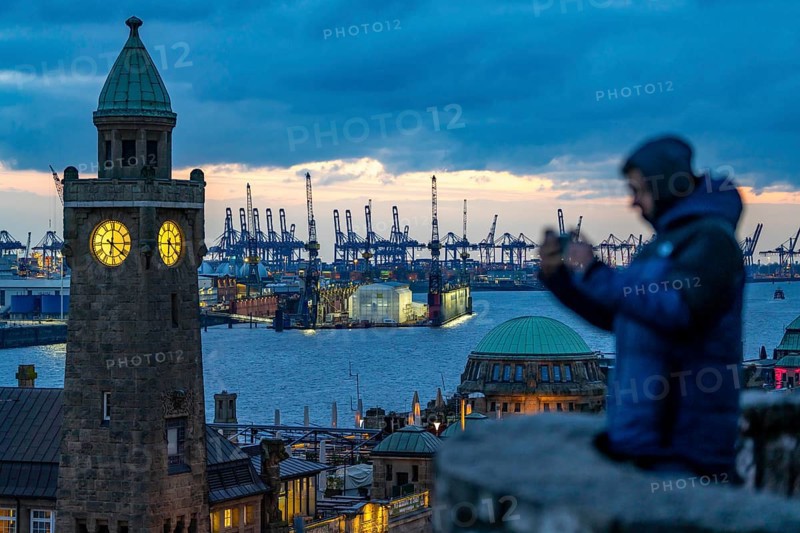 Port of Hamburg, view over the St. Pauli Landungsbrücken, Pegelturm, to the Blohm + Voss shipyard, in the evening, cranes of the container terminals, Hamburg Germany