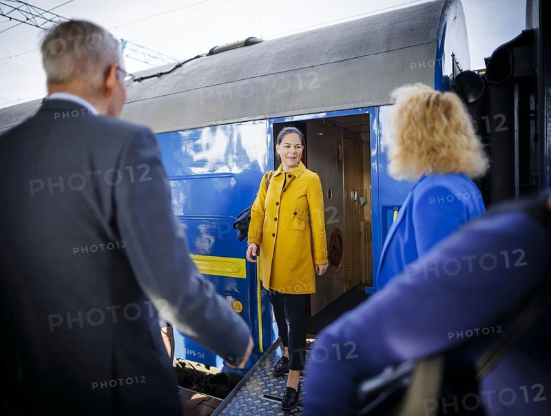 Annalena Bärbock (Alliance 90/The Greens), Federal Foreign Minister, gets off a train at Kyiv Central Station that brought her from Poland to Kyiv. Kyiv, 21.05.2024. Photographed on behalf of the Federal Foreign Office