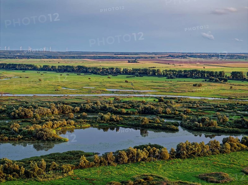 The Warta Estuary National Park, Park Narodowy Ujscie Warty, where the Warta flows into the Oder. The park consists mainly of meadows and pastureland, intersected by numerous old river courses and canals. Aerial view. Kostrzyn nad Odra, Lubuskie, Poland, Europe