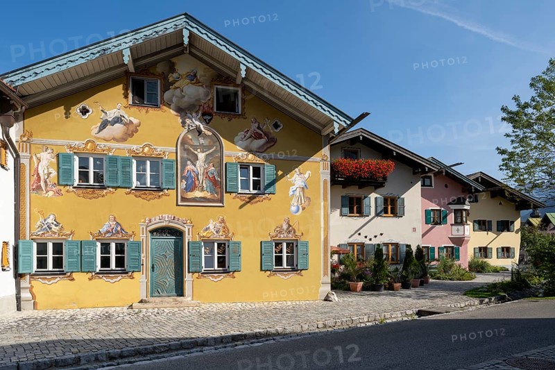 Typical Bavarian houses, Lüftlmalerei, Mittenwald, Werdenfelser Land, Upper Bavaria, Bavaria, Germany, Europe
