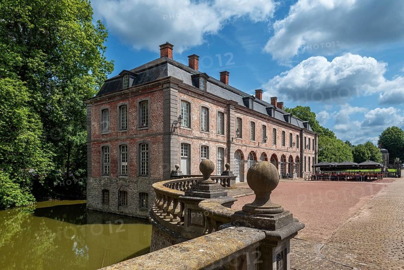 Le Relais du Maréchal, restaurant along court of honour at Château de Bel?il, Baroque castle in Beloeil, province of Hainaut, Wallonia, Belgium, Europe