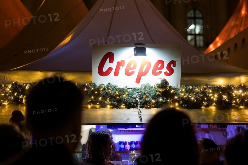 Crepes stand at the Christmas market Weihnachtszauber Gendarmenmarkt. The Christmas market at Gendarmenmarkt will move to Bebelplatz in 2022 due to renovation work. Berlin, 25.11.2024
