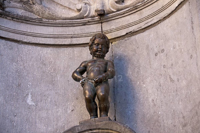 Manneken Pis, also Petit Julien, fountain figure of a urinating boy, sculptor Hieronimus Duquesnoy, 1619, landmark of Brussels, Brussels, Belgium, Europe