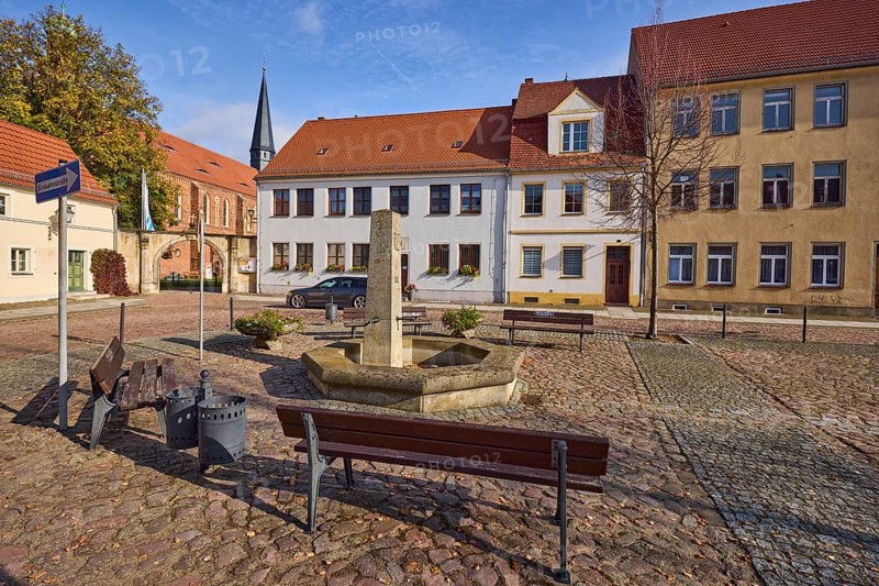 Benches with fountain, residential buildings and St Mary's Church at Altstädter Markt, Mühlberg Elbe, Elbe-Elster district, Brandenburg, Germany, Europe