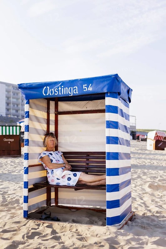 Elderly tourist on the island of Borkum, 21.07.2024