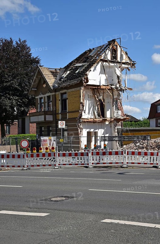 Europe, Germany, Hamburg Metropolitan Region, Lower Saxony, Stade District, Buxtehude, Old Town, Demolition of a residential building, Front and gable, Federal Republic of Germany, Europe
