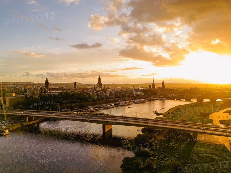 In the early hours of the morning, a section of the Carola Bridge collapsed for unknown reasons. Over a length of around 100 metres, the section on which the trams normally run collapsed into the Elbe. Image of the intact bridge from 2022, Carola Bridge in Dresden, Dresden, Saxony, Germany, Europe