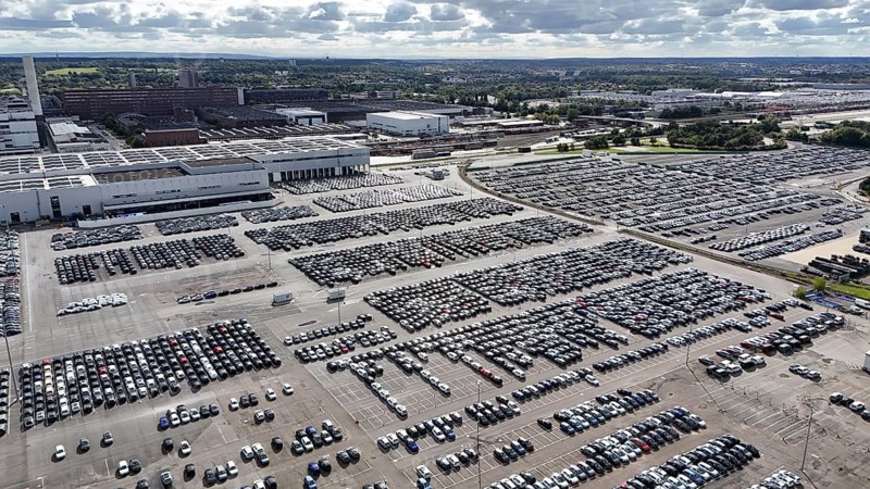 Volkswagen new cars standing in a car park at the Volkswagen plant, Wolfsburg, 29.09.2024. The Volkswagen Group has announced cost-cutting measures for its German plants, Wolfsburg, Lower Saxony, Germany, Europe