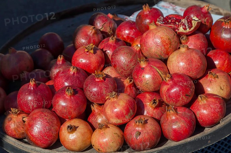 Market sale pomegranate (Punica granatum), Özdere, Izmir province, Turkey, Asia