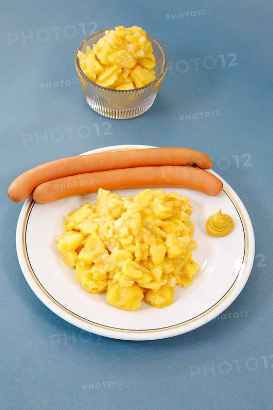 Swabian cuisine, potato salad with string sausages, Wienerle, Wiener sausages, thin boiled sausage, horseradish sausage, Frankfurter sausage, savoury, salty, typical Swabian, typical Christmas dinner, quick cuisine for Christmas Eve, home cooking, glass bowl, salad plate, mustard, plate, traditional cuisine, food photography, studio, Germany, Europe