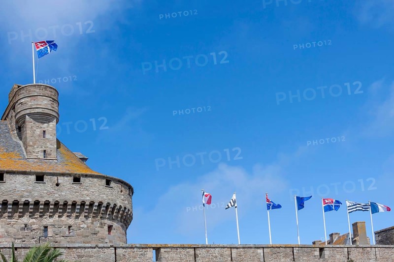 Keep of St Malo Castle, today town hall and museum, flags of St Malo, Brittany, France, Saint Malo, Brittany, France, Europe