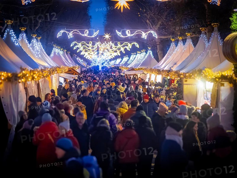 Christmas market on the main street in Dresden Neustadt, Dresden, Saxony, Germany, Europe