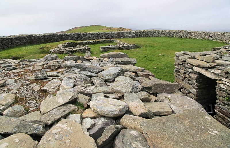 Knockdrum Iron Age stone fort perimeter defensive walls, near Castletownshend, County Cork, Ireland, Irish Republic, Europe