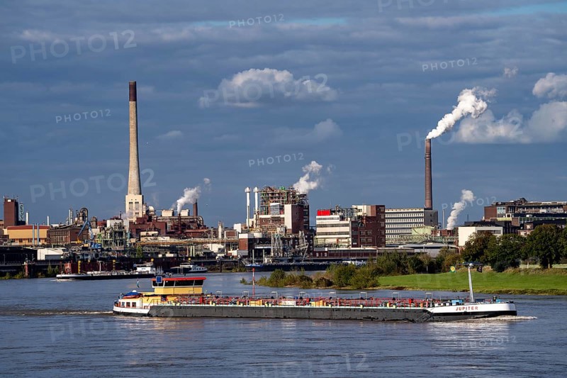 Chempark Krefeld-Ürdingen, around 40 companies are located in the chemical park on the Rhine, there are 3 chemical parks in North Rhine-Westphalia, cargo ship on the Rhine, Germany, Europe