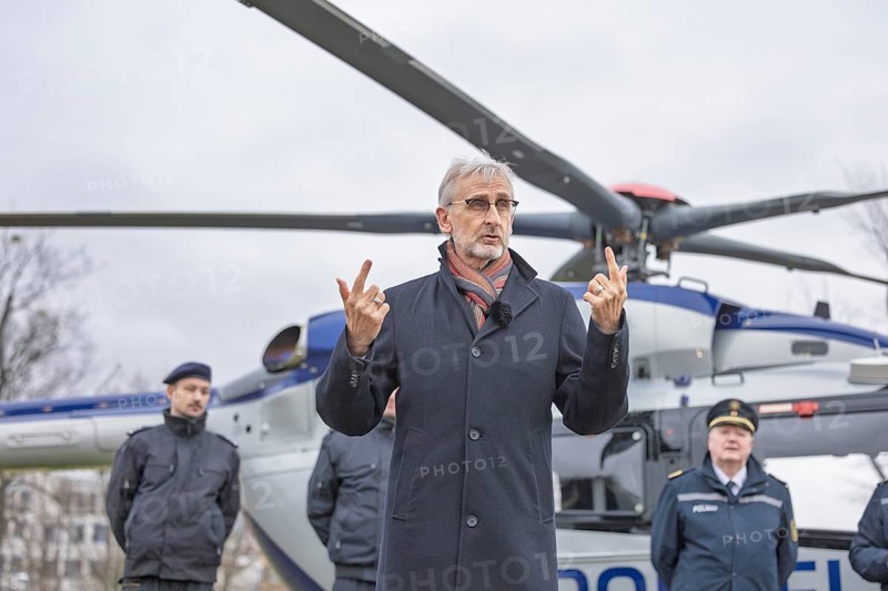 Minister of State Armin Schuster presents the new police helicopter together with State Police President Jörg Kubiessa and colleagues from the police helicopter squadron. This is the first of three new H145 police helicopters from Airbus Helicopters that have been taken over by the Saxony Police Helicopter Squadron for the qualification and further training of flying and technical personnel Dresden, Saxony, Germany, Europe
