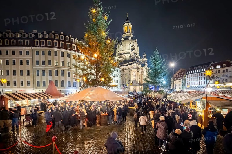 32nd Christmas Vespers and historic Christmas market on Neumarkt square in front of the Frauenkirche. According to the organisers, around 13, 000 people gathered for the traditional open-air vespers. Saxony's Protestant Bishop Tobias Bilz called for peace and humanity in his sermon. Dresden, Saxony, Germany, Europe