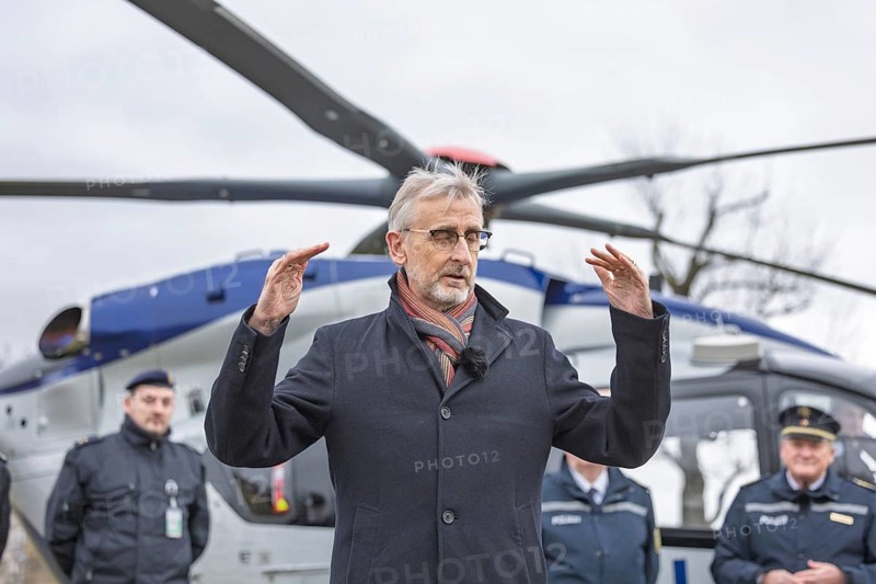Minister of State Armin Schuster presents the new police helicopter together with State Police President Jörg Kubiessa and colleagues from the police helicopter squadron. This is the first of three new H145 police helicopters from Airbus Helicopters that have been taken over by the Saxony Police Helicopter Squadron for the qualification and further training of flying and technical personnel Dresden, Saxony, Germany, Europe