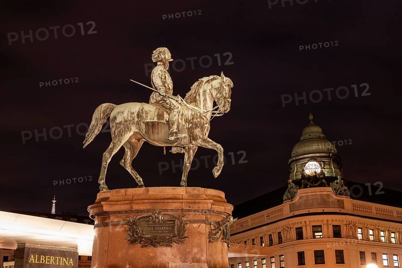 Monument, equestrian statue, Emperor Franz Josef I, in front of the Albertina, night shot, Vienna, Austria, Europe