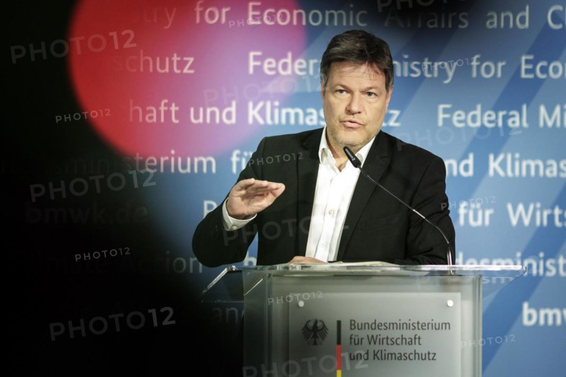 Robert Habeck, Federal Minister for Economic Affairs and Climate Protection and Vice Chancellor, in a press statement following the joint meeting with the security and defence industry. Berlin, 27.03.2024
