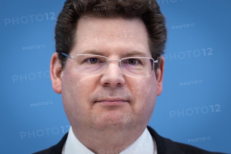 Prof. Dr Oliver Holtemoeller, Leibniz Institute for Economic Research Halle (IWH), at a federal press conference on the joint diagnosis of the economic research institutes in Berlin, 27 March 2024
