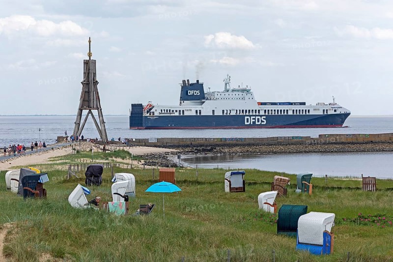 Ship, ferry, beach chairs, Kugelbake navigation mark, Elbe, Cuxhaven, Lower Saxony, Germany, Europe