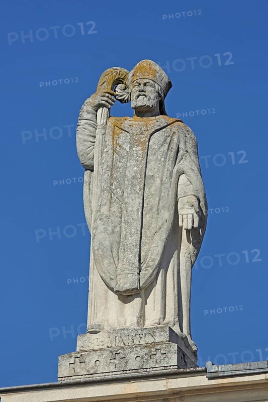 Martin of Tours with crosier on the roof of the church Saint Martin, saint, sculpture, arm, jug, cup, high, hold, lichen, free-standing, St, Saint-Rémy-de-Provence, Alpilles, Alpilles, Bouches-du-Rhône, Provence, France, Europe