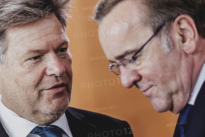 (L-R) Robert Habeck (Alliance 90/The Greens), Federal Minister for Economic Affairs and Climate Protection and Vice-Chancellor, and Boris Pistorius (SPD), Federal Minister of Defence, recorded during the weekly cabinet meeting in Berlin, 26.06.2024