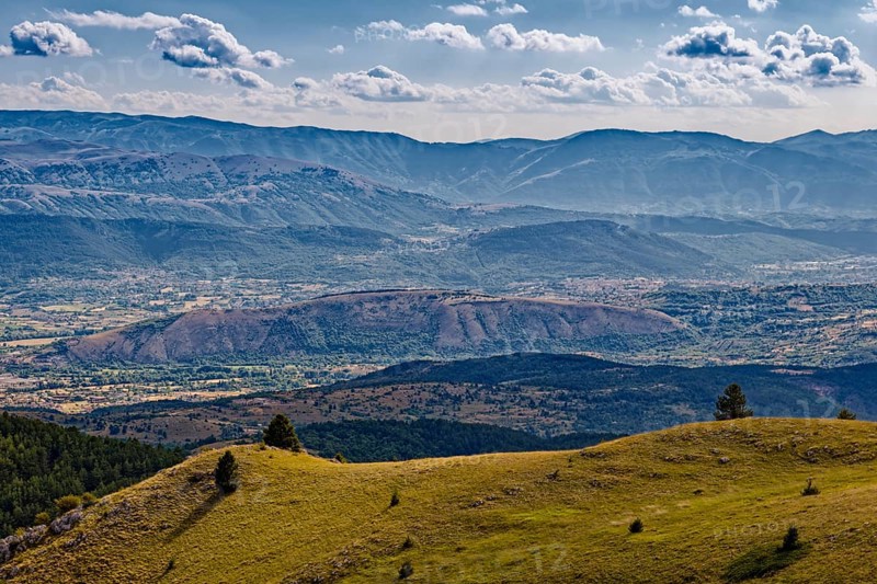 Mountain ridges and hilly landscape in the Gran Sasso National Park, Parco Nazionale del Gran Sasso e Monti della Laga, in Abruzzo. The Sirente-Velino Regional Park is in the background. Apennines, Italy, Southern Europe, Europe