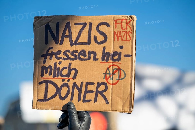 Pictures taken during the demonstration Haltung zeigen! against Nazi deportation plans of the AfD on the Schlossplatz in Stuttgart, 20.01.2024. A sign with the inscription Nazis secretly eat kebabs