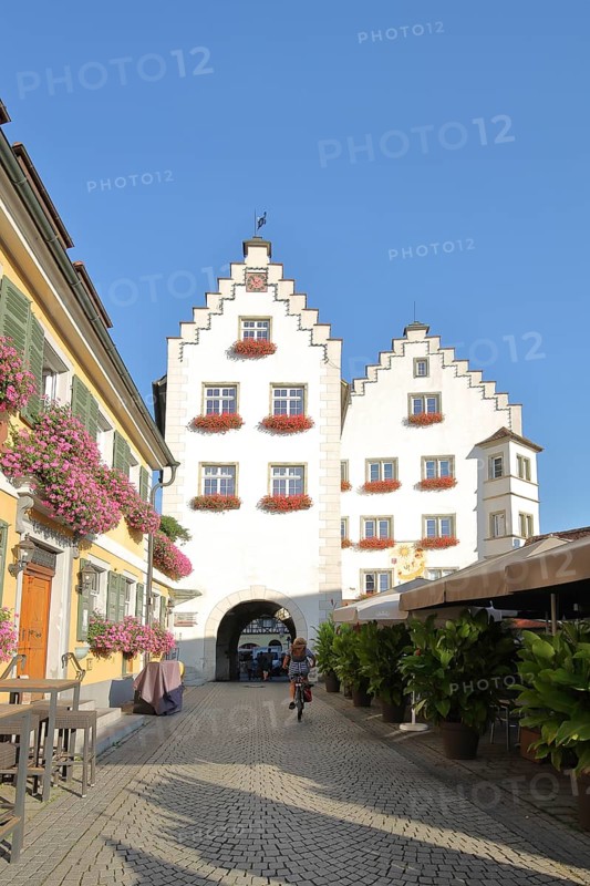 Historic gate castle with stepped gable, town gate, town tower, Bärenplatz, Tettnang, Lake Constance region, Baden-Württemberg, Germany, Europe