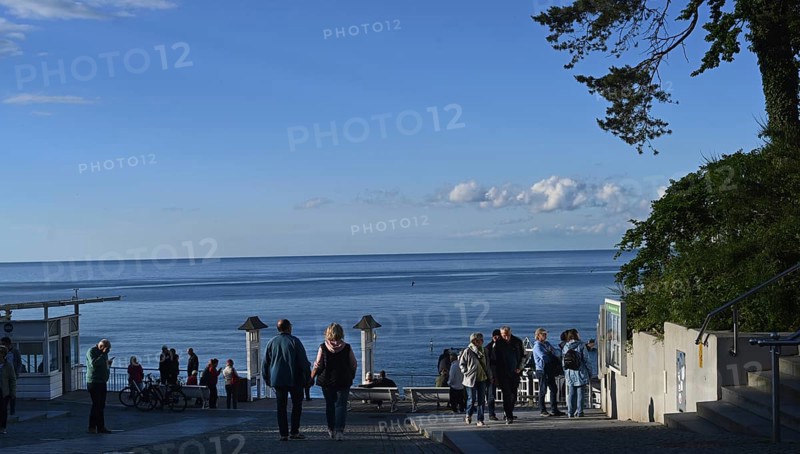 DEU, Germany, Sellin (Rügen) : The Workers' Welfare Organisation (AWO) has designed a senior citizens' trip to Rügen as a special experience for its guests. Sellin: In the village of Sellin, Europe