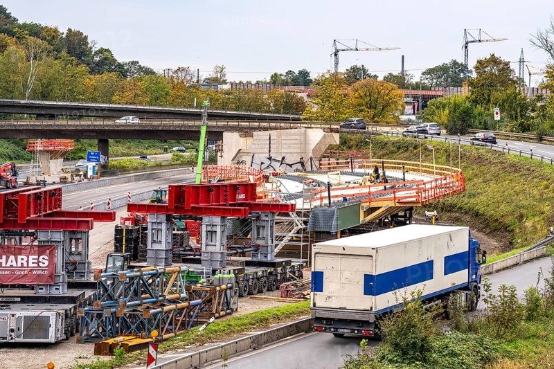 Duisburg-Kaiserberg motorway junction, A40 with the A3, major construction site for several years, complete new construction of bridges, ramps, access roads, for road and rail traffic, element of a new bridge being prepared, North Rhine-Westphalia, Germany, Europe
