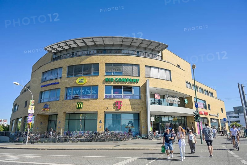 Bahnhof-Passagen shopping centre, Potsdam main station, Friedrich-Engels-Straße, Brandenburg, Germany, Europe