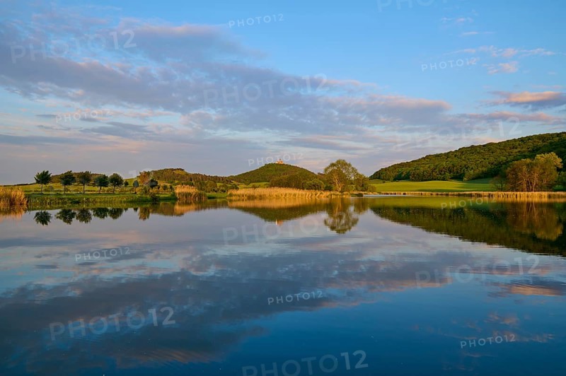 Lake with reflection in spring with castle at sunset, Veste Wachsenburg, Amt Wachsenburg, Drei Gleichen, Ilm-Kreis, Thuringia, Germany, Europe