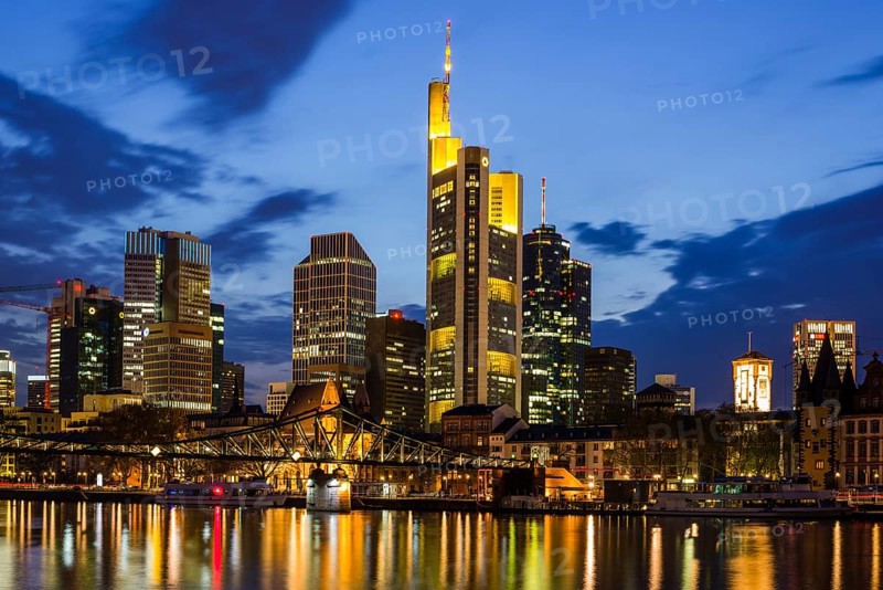 Skyline and banking district after sunset, Daemmerung, Tower 185, Commerzbank, HelaBa, Hessische Landesbank, Deutsche Bank, Eiserner Steg, Frankfurt am Main, Hesse, Germany, Europe