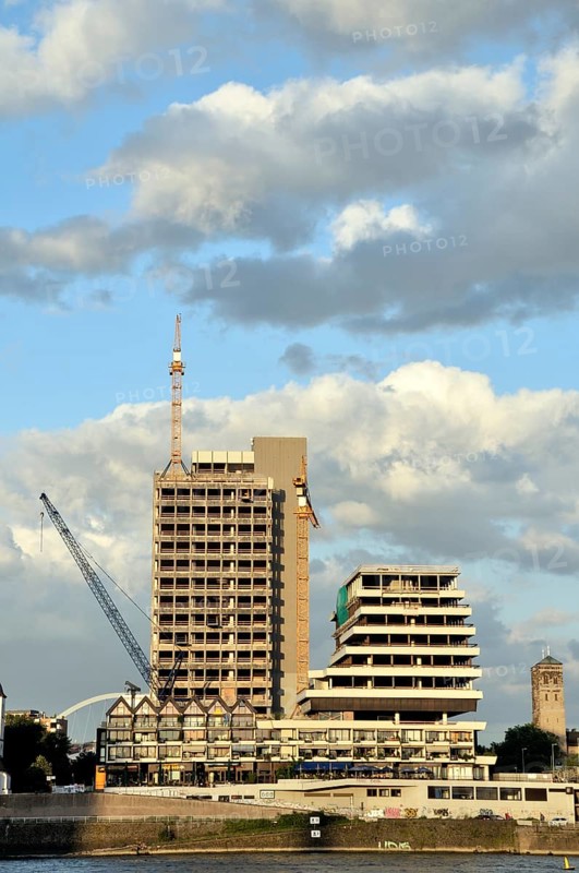 The Lufthansa high-rise (headquarters of the German airline until 2007) on the banks of the Rhine in Deutz becomes MaxCologne, renovation until 2012, Cologne, North Rhine-Westphalia, Germany, Europe