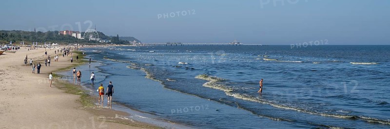 Tourists on the beach, behind the pier of Heringsdorf, Ahlbeck, Usedom Island, Baltic Sea, Mecklenburg-Western Pomerania, Germany, Europe
