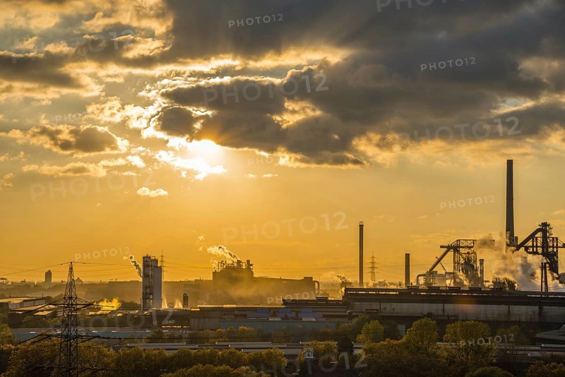 Huckingen power station, a gas-fired power station operated by RWE on the site of the blast furnace steelworks of Huettenwerke Krupp Mannesmann, Huettenheim, Duisburg, Ruhr area, North Rhine-Westphalia, Germany, Europe