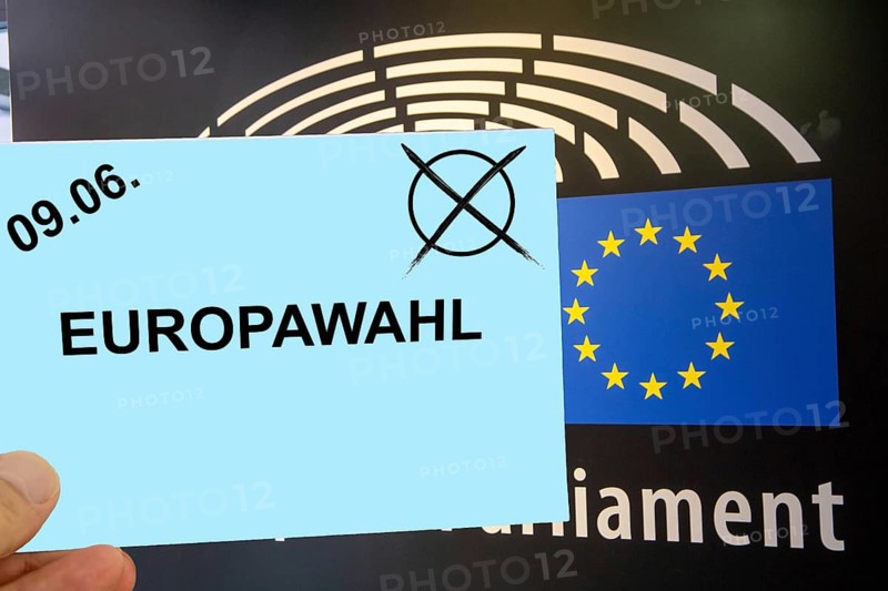 Symbolic image of the European elections: Symbolic envelope in front of the lettering and coat of arms of the EU Parliament in Strasbourg (Composing) . The next election will take place in June 2024