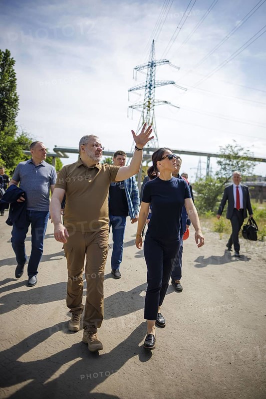 Annalena Bärbock (Alliance 90/The Greens), Federal Foreign Minister, visits a power plant destroyed in a missile attack. Here with the Energy Minister of Ukraine, Herman Halushschenko. Ukraine, 21.05.2024. Photographed on behalf of the Federal Foreign Office