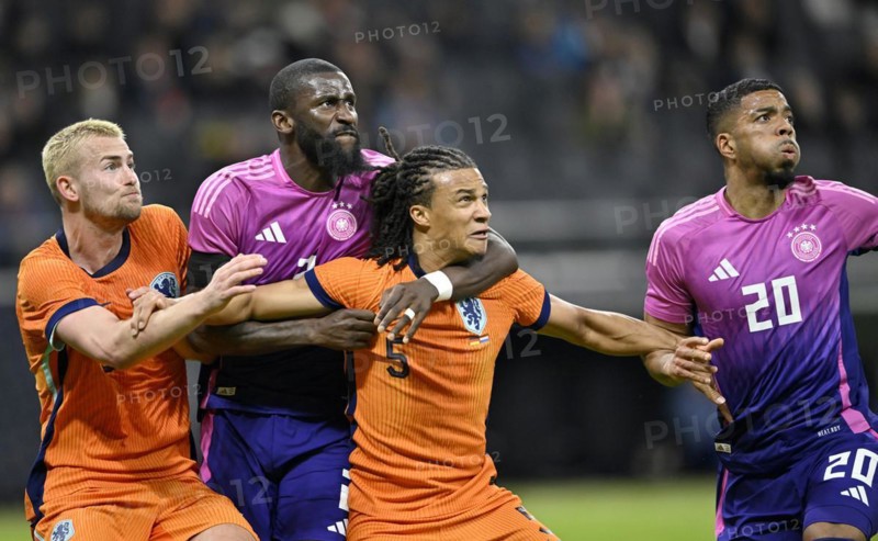 Duel, action, foul, Benjamin Henrichs GER Antonio Rüdiger GER in a chokehold against Nathan Aké NED Matthijs de Ligt NED, international match Germany GER vs. Netherlands NED, Deutsche Bank Park, stadium, Frankfurt am Main, Hesse, Germany, Europe