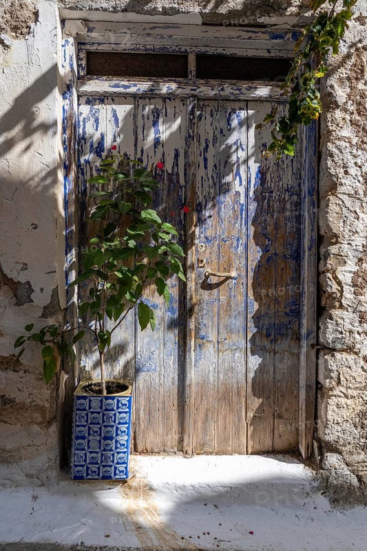 The village of Kritsa, with just under 1300 inhabitants, a mountain village with narrow streets in the east of the island of Crete